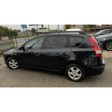 Hyundai i30  Kombi 2011,  1.6 diesel - Na sprzedaż za 14 900 zł - Częstochowa - zdjęcie 2