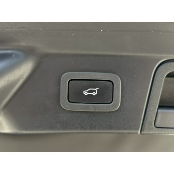 Land Rover Range Rover Velar  SUV 2019,  2.0 diesel, automat - Na sprzedaż za 129 800 zł - Pęcice - zdjęcie 10