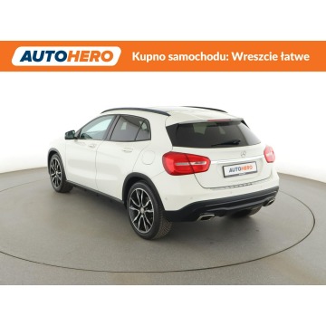 Mercedes - Benz GLA-klasa  SUV 2016,  1.6 benzyna - Na sprzedaż za 58 600 zł - Warszawa - zdjęcie 4