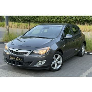 Opel Astra - 2012