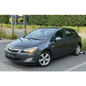 Opel Astra  Hatchback 2012,  1.4 benzyna - Na sprzedaż za 18 900 zł - Zwoleń - zdjęcie 2