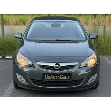 Opel Astra  Hatchback 2012,  1.4 benzyna - Na sprzedaż za 18 900 zł - Zwoleń - zdjęcie 4