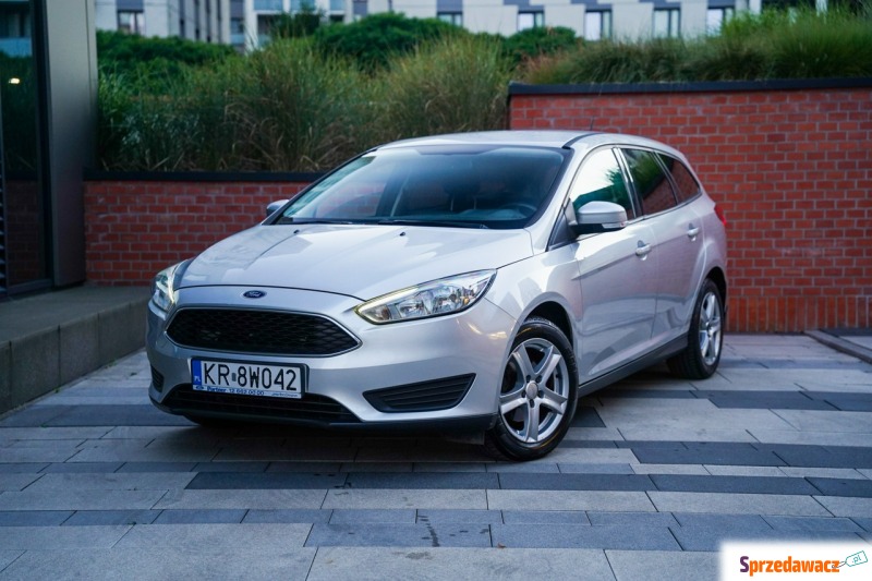 Ford Focus  Kombi 2017,  1.6 benzyna - Na sprzedaż za 34 700 zł - Kraków
