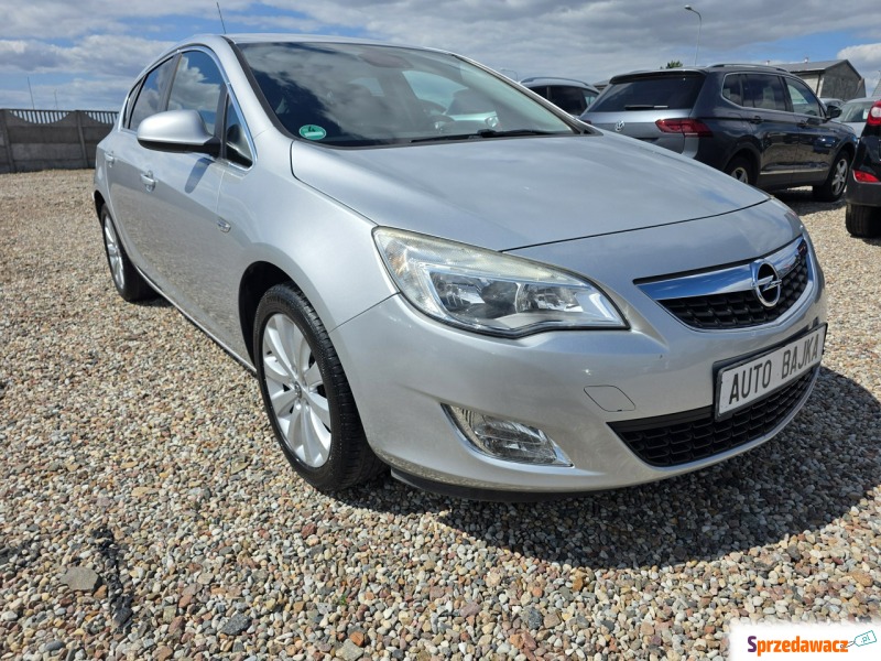 Opel Astra  Hatchback 2012,  1.4 benzyna - Na sprzedaż za 18 900 zł - Gniezno