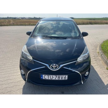 Toyota Yaris  Hatchback 2015,  1.0 benzyna+LPG - Na sprzedaż za 279 000 zł - Chojnice - zdjęcie 2