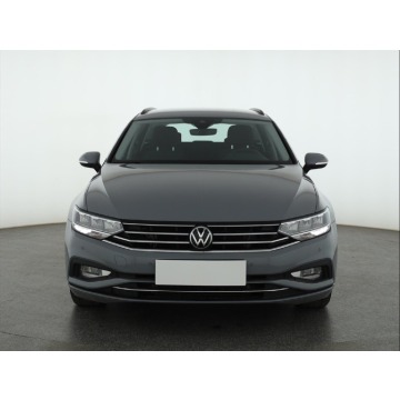 Volkswagen Passat  Kombi 2023,  1.5 benzyna, automat - Na sprzedaż za 74 999 zł - Piaseczno - zdjęcie 2