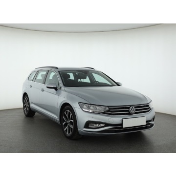VW Passat 1.5 TSI (150KM), 2023