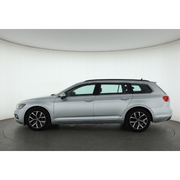 Volkswagen Passat  Kombi 2023,  1.5 benzyna, automat - Na sprzedaż za 74 999 zł - Piaseczno - zdjęcie 4