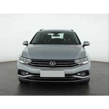 Volkswagen Passat  Kombi 2023,  1.5 benzyna, automat - Na sprzedaż za 74 999 zł - Piaseczno - zdjęcie 2