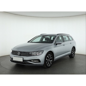 Volkswagen Passat  Kombi 2023,  1.5 benzyna, automat - Na sprzedaż za 74 999 zł - Piaseczno - zdjęcie 3