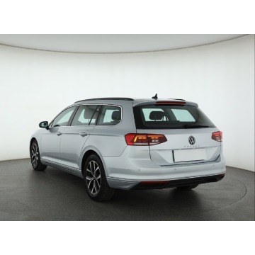 Volkswagen Passat  Kombi 2023,  1.5 benzyna, automat - Na sprzedaż za 74 999 zł - Piaseczno - zdjęcie 5