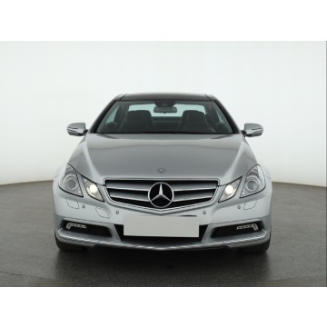 Mercedes - Benz E-klasa  Coupe/Sportowy 2009,  3.5 benzyna, automat - Na sprzedaż za 49 999 zł - Piaseczno - zdjęcie 2