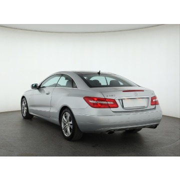 Mercedes - Benz E-klasa  Coupe/Sportowy 2009,  3.5 benzyna, automat - Na sprzedaż za 49 999 zł - Piaseczno - zdjęcie 5