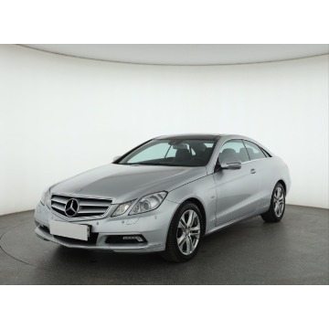 Mercedes - Benz E-klasa  Coupe/Sportowy 2009,  3.5 benzyna, automat - Na sprzedaż za 49 999 zł - Piaseczno - zdjęcie 3