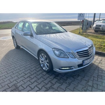 Mercedes - Benz E-klasa  Sedan/Limuzyna 2010,  1.8 benzyna - Na sprzedaż za 37 900 zł - Chojnice - zdjęcie 3