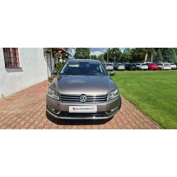 Volkswagen Passat  Sedan/Limuzyna 2010,  1.4 benzyna - Na sprzedaż za 28 800 zł - Paproć - zdjęcie 2