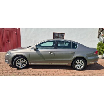 Volkswagen Passat  Sedan/Limuzyna 2010,  1.4 benzyna - Na sprzedaż za 28 800 zł - Paproć - zdjęcie 4