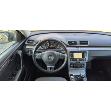 Volkswagen Passat  Sedan/Limuzyna 2010,  1.4 benzyna - Na sprzedaż za 28 800 zł - Paproć - zdjęcie 12