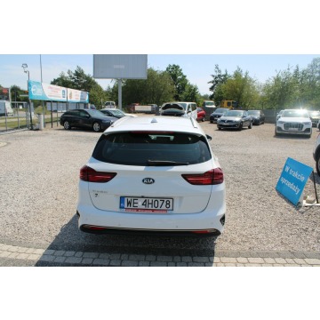 Kia Ceed  Kombi 2021,  1.5 benzyna, automat - Na sprzedaż za 56 900 zł - Warszawa - zdjęcie 7