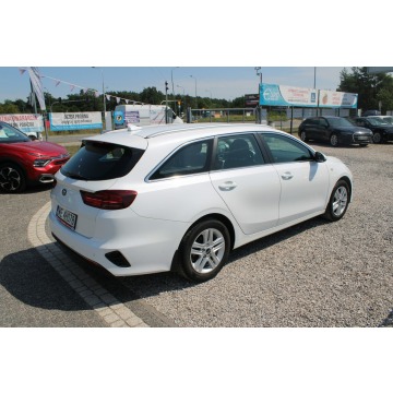 Kia Ceed  Kombi 2021,  1.5 benzyna, automat - Na sprzedaż za 56 900 zł - Warszawa - zdjęcie 6