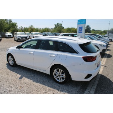 Kia Ceed  Kombi 2021,  1.5 benzyna, automat - Na sprzedaż za 56 900 zł - Warszawa - zdjęcie 9