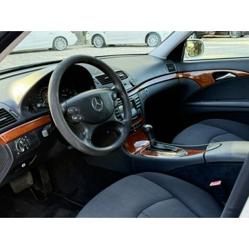 Mercedes - Benz E-klasa  Kombi 2007,  2.1 diesel, automat - Na sprzedaż za 17 800 zł - Pęcice - zdjęcie 10
