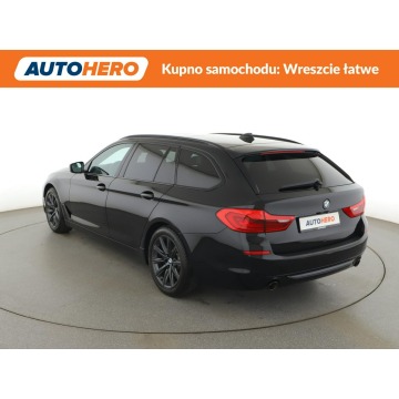 BMW Seria 5  Kombi 2019,  2.0 diesel, automat - Na sprzedaż za 90 000 zł - Warszawa - zdjęcie 4