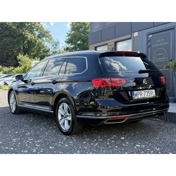 Volkswagen Passat  Kombi 2023,  2.0 benzyna, automat - Na sprzedaż za 79 900 zł - Będzin - zdjęcie 8