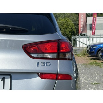 Hyundai i30  Kombi 2022,  1.0 benzyna - Na sprzedaż za 45 900 zł - Będzin - zdjęcie 8