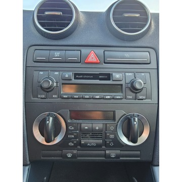 Audi A3  Hatchback 2003,  1.6 benzyna - Na sprzedaż za 4 200,00 zł - Głogów - zdjęcie 10