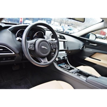 Jaguar XE  Sedan/Limuzyna 2016,  3.0 benzyna, automat - Na sprzedaż za 110 000 zł - Warszawa - zdjęcie 6