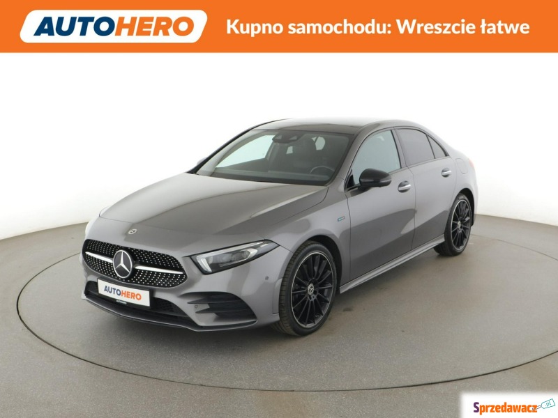Mercedes - Benz A-klasa  Sedan/Limuzyna 2020,  1.3 hybryda, automat - Na sprzedaż za 85 300 zł - Warszawa