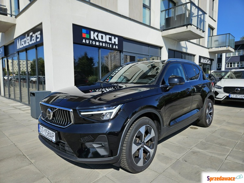 Volvo   SUV 2022,  2.0 benzyna, automat - Na sprzedaż za 149 900 zł - Tychy