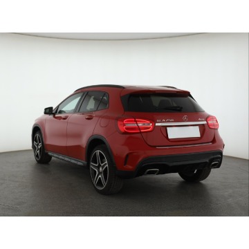 Mercedes - Benz GLA-klasa  SUV 2016,  2.0 benzyna, automat - Na sprzedaż za 74 999 zł - Katowice - zdjęcie 6