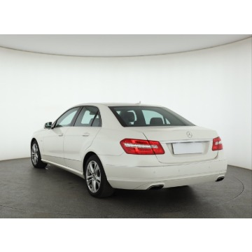 Mercedes - Benz E-klasa  Liftback 2011,  2.1 diesel, automat - Na sprzedaż za 50 999 zł - Łódź - zdjęcie 6