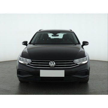 Volkswagen Passat  Kombi 2020,  1.5 benzyna, automat - Na sprzedaż za 65 999 zł - Konin - zdjęcie 2