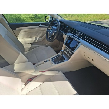 Volkswagen Passat  Sedan/Limuzyna 2018,  2.0 diesel, automat - Na sprzedaż za 72 900 zł - Łódź - zdjęcie 3
