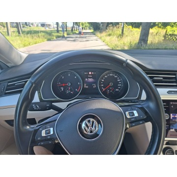 Volkswagen Passat  Sedan/Limuzyna 2018,  2.0 diesel, automat - Na sprzedaż za 72 900 zł - Łódź - zdjęcie 9