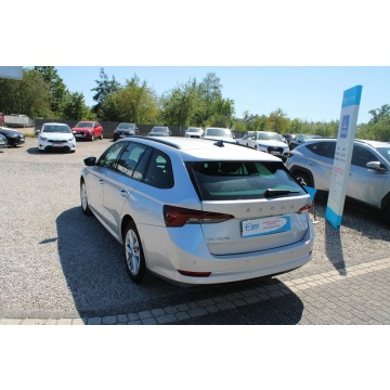 Skoda Octavia  Kombi 2023,  2.0 diesel, automat - Na sprzedaż za 75 900 zł - Warszawa - zdjęcie 8