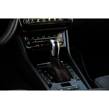 Skoda Superb  Kombi 2017,  2.0 diesel, automat - Na sprzedaż za 79 900 zł - Ostrów Mazowiecka - zdjęcie 9