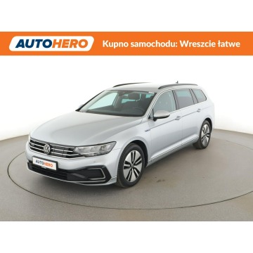 Volkswagen Passat Variant - FV23% PHEV automat navi grzane fotele climatronic kamera ACC