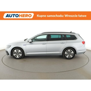 Volkswagen Passat  Kombi 2022,  1.4 hybryda, automat - Na sprzedaż za 85 900 zł - Warszawa - zdjęcie 2