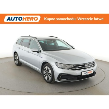 Volkswagen Passat  Kombi 2022,  1.4 hybryda, automat - Na sprzedaż za 85 900 zł - Warszawa - zdjęcie 11