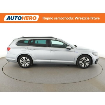 Volkswagen Passat  Kombi 2022,  1.4 hybryda, automat - Na sprzedaż za 85 900 zł - Warszawa - zdjęcie 10