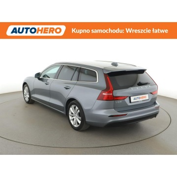 Volvo V60  Kombi 2018,  2.0 diesel - Na sprzedaż za 62 200 zł - Warszawa - zdjęcie 4