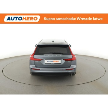 Volvo V60  Kombi 2018,  2.0 diesel - Na sprzedaż za 62 200 zł - Warszawa - zdjęcie 6