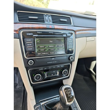 Skoda Superb  Sedan/Limuzyna 2011,  2.0 diesel - Na sprzedaż za 25 200 zł - Nowy Sącz - zdjęcie 9