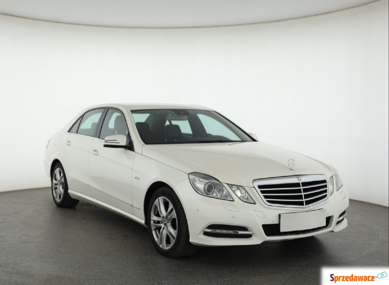 Mercedes - Benz E-klasa  Liftback 2011,  2.1 diesel, automat - Na sprzedaż za 50 999 zł - Łódź
