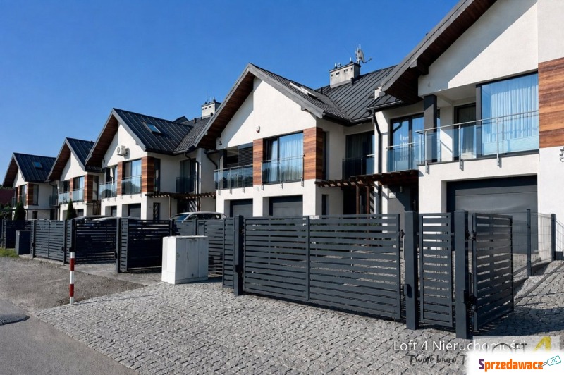 Sprzedam dom Nowy Sącz -  trzypiętrowy,  pow.  180 m2,  działka:   240 m2
