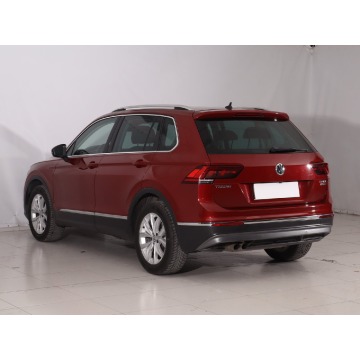Volkswagen Tiguan  SUV 2017,  2.0 benzyna, automat - Na sprzedaż za 81 999 zł - Siedlce - zdjęcie 5